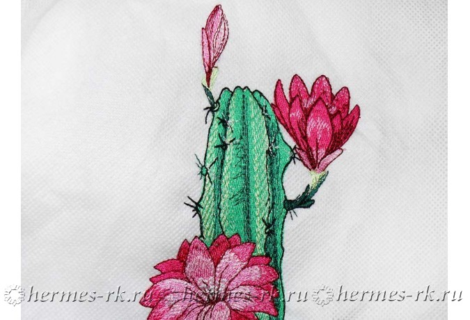 Машинная вышивка кактусов: Зеленое вдохновение на ткани