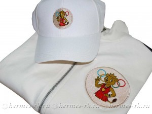 Яркая вышивка на одежде