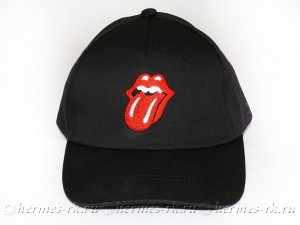 Вышивка логотипа на бейсболках