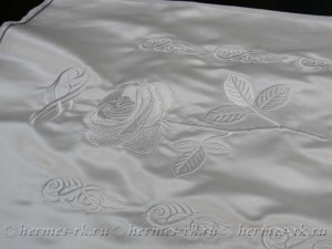 Вышивка на скатерти