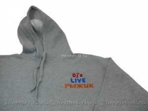 Машинная вышивка на толстовке