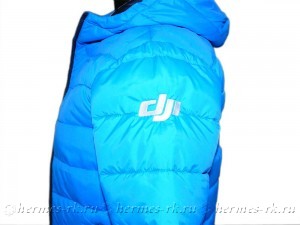 Вышивка на рукаве куртки