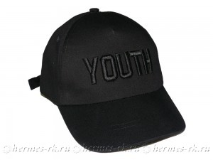 Объемная вышивка на черной бейсболке