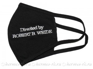 Вышивка на черной маске