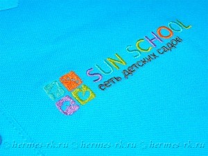 Вышивка на полочке поло