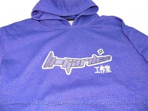 Вышивка на синей худи