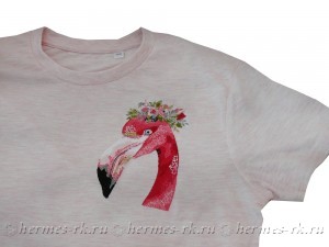 Вышивка фламинго на футболке