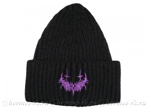Вышивка на акриловой черной шапке