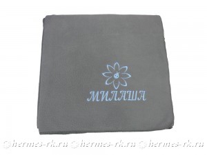 Вышивка имени на пледе