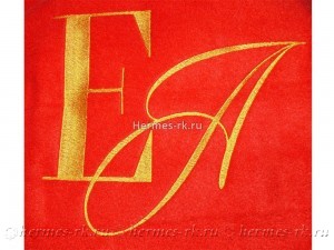 Машинная вышивка на красном пледе на заказ