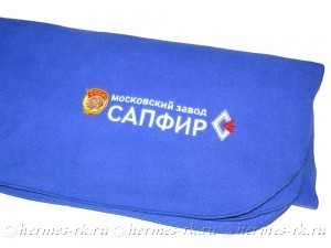 Синий флисовый плед с вышивкой