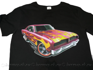 Печать на черной футболке