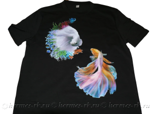 Печать на черной футболке