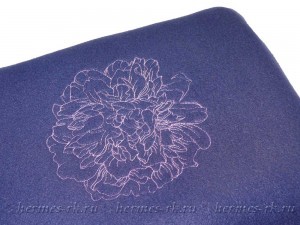 Вышивка цветов на пледе