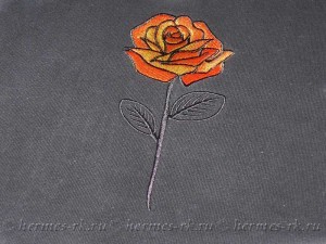 Вышивка на крое цветка