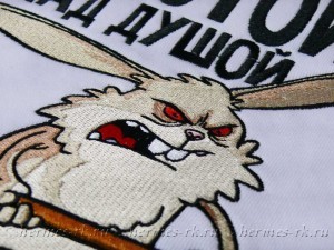 Вышивка Зайчика на толстовке