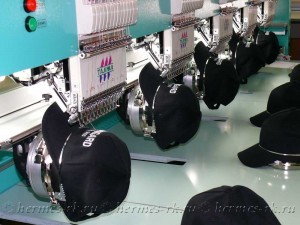 Машинная вышивка на бейсболочных пяльцах