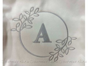 Вышивка букв на крое