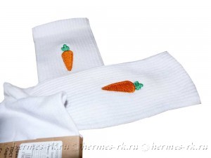 Вышивка морковки на белых носках