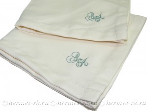 Вышивка инициалов на салфетках