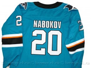 Вышивка фамилии и номера на спортивной куртке