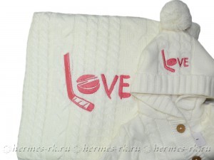 Вышивка на детском пледе на выписку