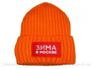 Шапка с нашивкой