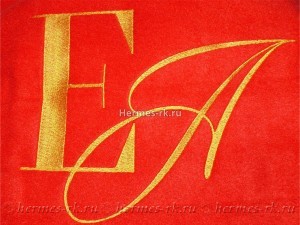 Вышивка монограммы на пледах