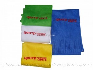Машинная вышивка на разноцветных шарфах