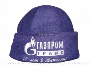 Машинная вышивка на флисовой шапке