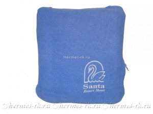 Плед-подушка с вышивкой логотипа отеля