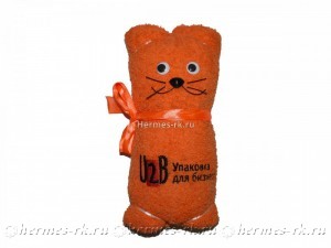 Вышивка на фигуре из полотенца