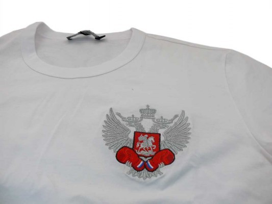 Вышитая символика – стильное украшение футболки