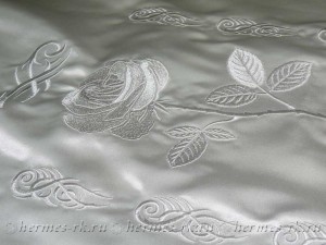 Вышивка на скатерти