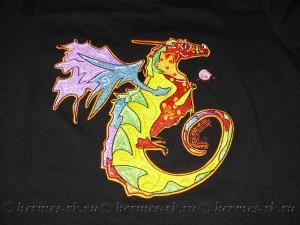 Вышивка дракона на футболке