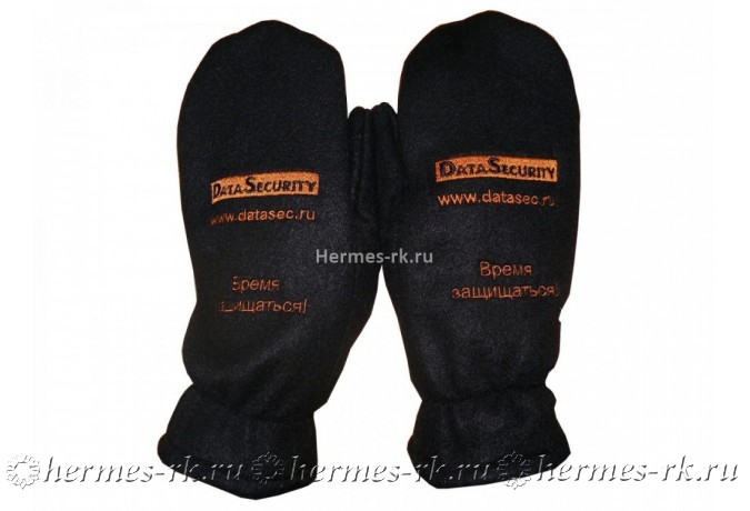 Машинная вышивка на варежках