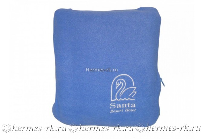 Плед-подушка с вышивкой логотипа отеля