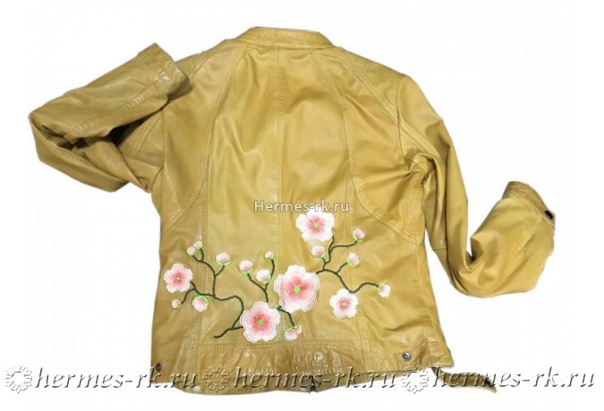 Куртка с вышивкой