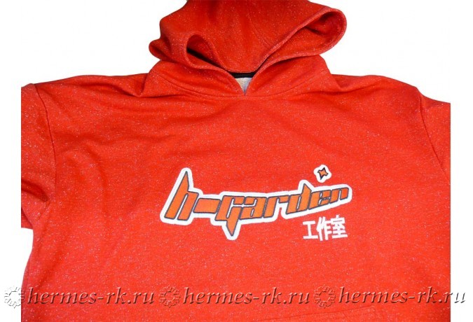 Вышивка на красной худи