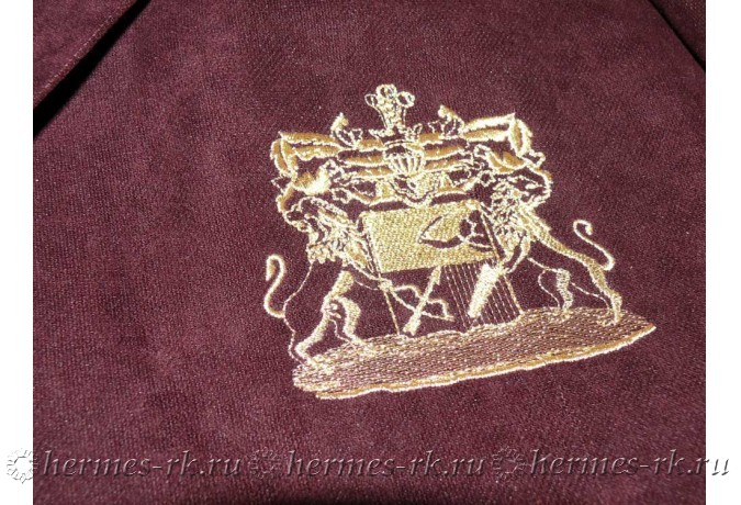 Вышивка герба на пиджаке