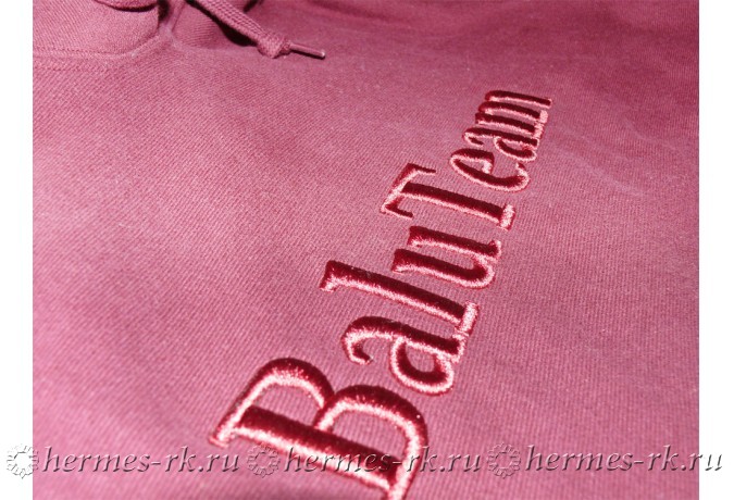 Вышивка на толстовке на заказ