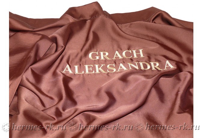 Вышивка на халате в подарок