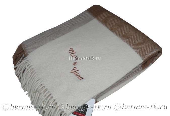 Вышивка на шерстяном пледе