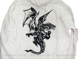 Вышивка дракона на одежде — эффектный акцент, который невозможно не заметить