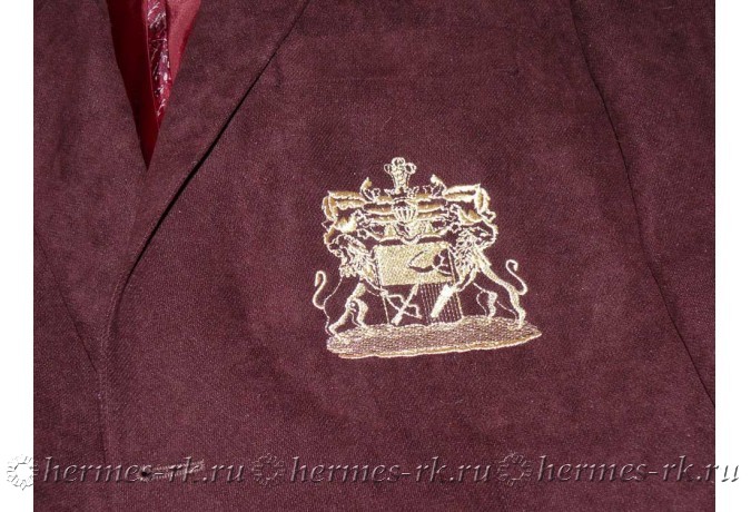 Вышивка герба на пиджаке