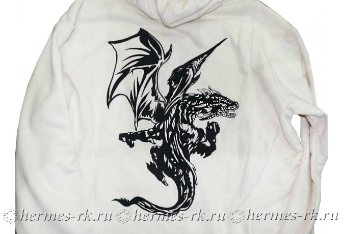 Вышивка дракона на одежде — эффектный акцент, который невозможно не заметить