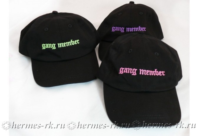 Вышивка символов на бейсболках