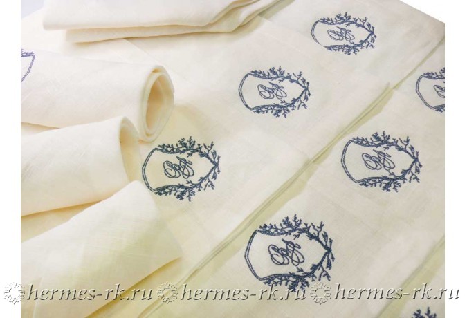 Индивидуальная вышивка на столовых салфетках